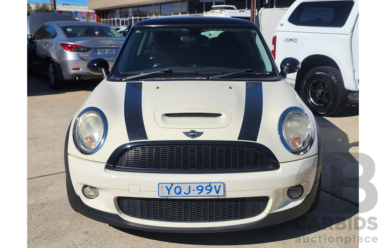 8/2009 Mini Cooper S R56 2d Hatchback White 1.6L