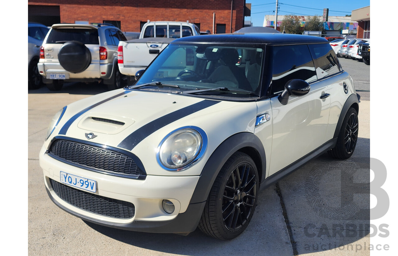 8/2009 Mini Cooper S R56 2d Hatchback White 1.6L