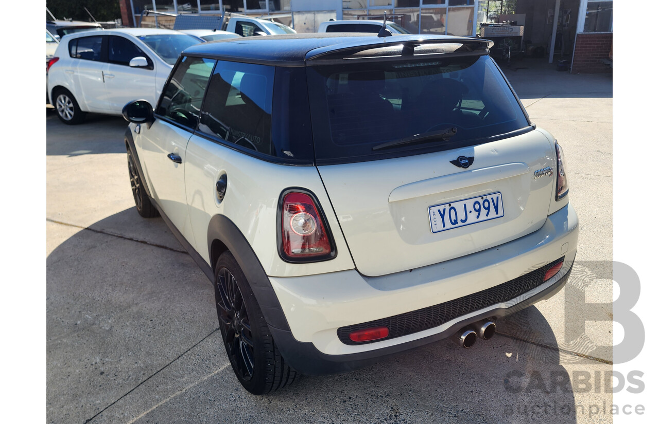 8/2009 Mini Cooper S R56 2d Hatchback White 1.6L