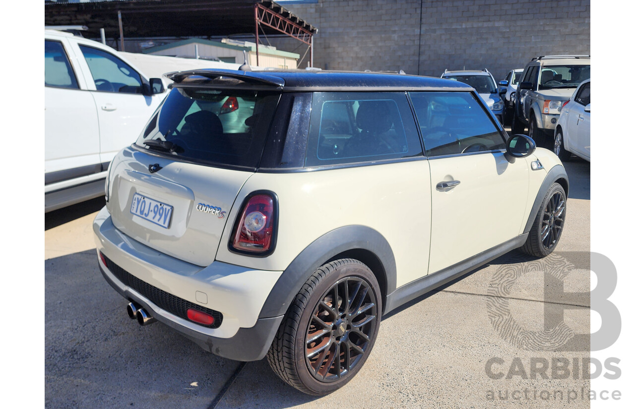 8/2009 Mini Cooper S R56 2d Hatchback White 1.6L