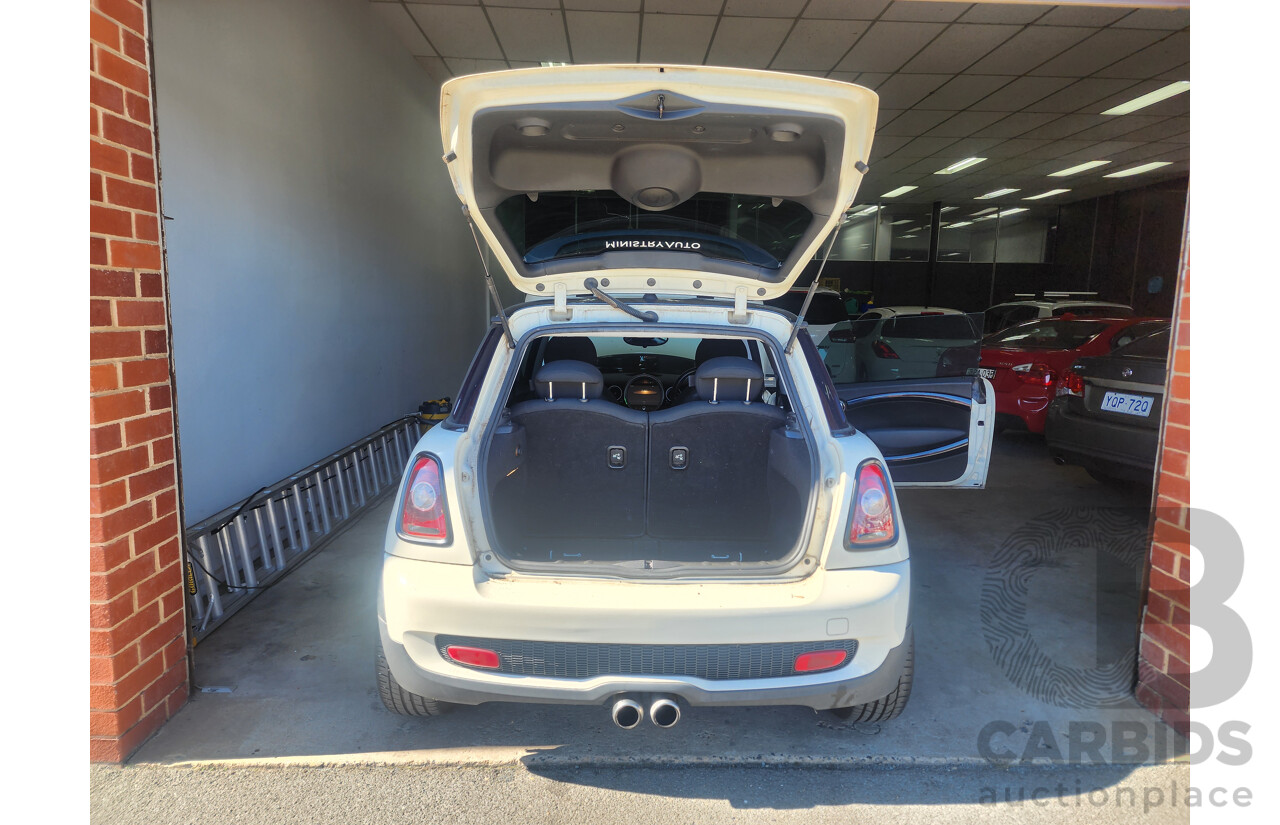 8/2009 Mini Cooper S R56 2d Hatchback White 1.6L