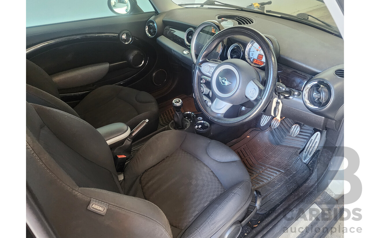 8/2009 Mini Cooper S R56 2d Hatchback White 1.6L