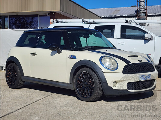 8/2009 Mini Cooper S R56 2d Hatchback White 1.6L