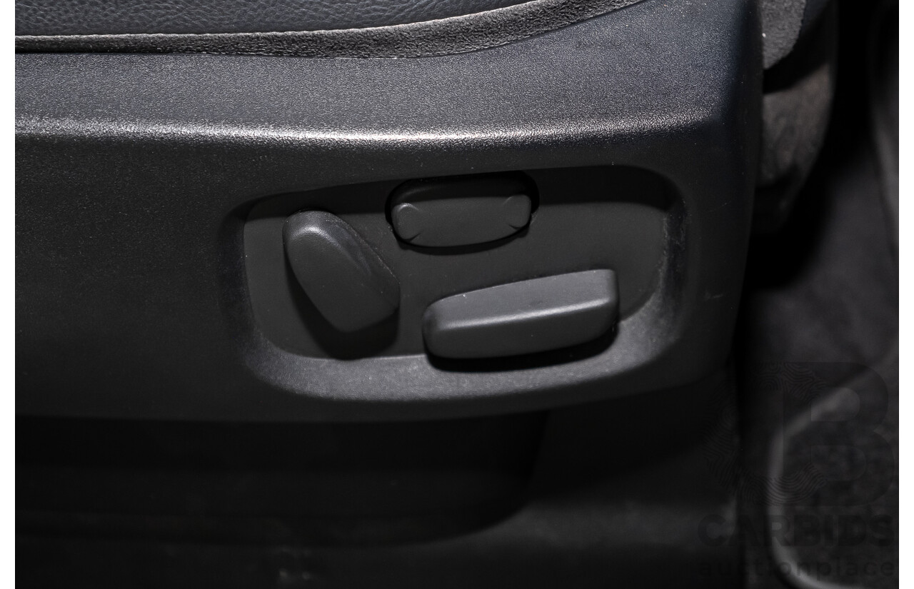 8/2016 Land Rover Discovery SDV6 HSE (4x4) LC MY16.5 4d Wagon Fuji White Twin Turbo Diesel V6 3.0L