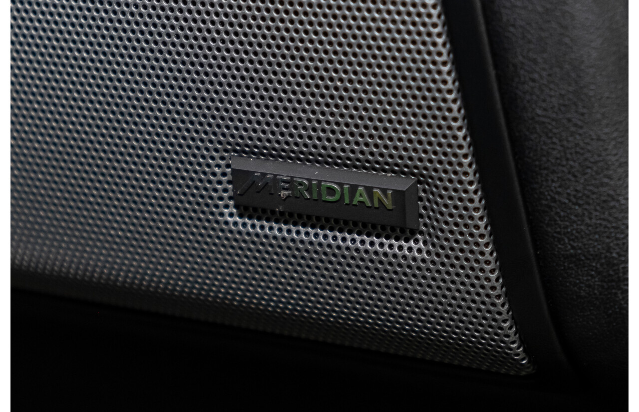 8/2016 Land Rover Discovery SDV6 HSE (4x4) LC MY16.5 4d Wagon Fuji White Twin Turbo Diesel V6 3.0L