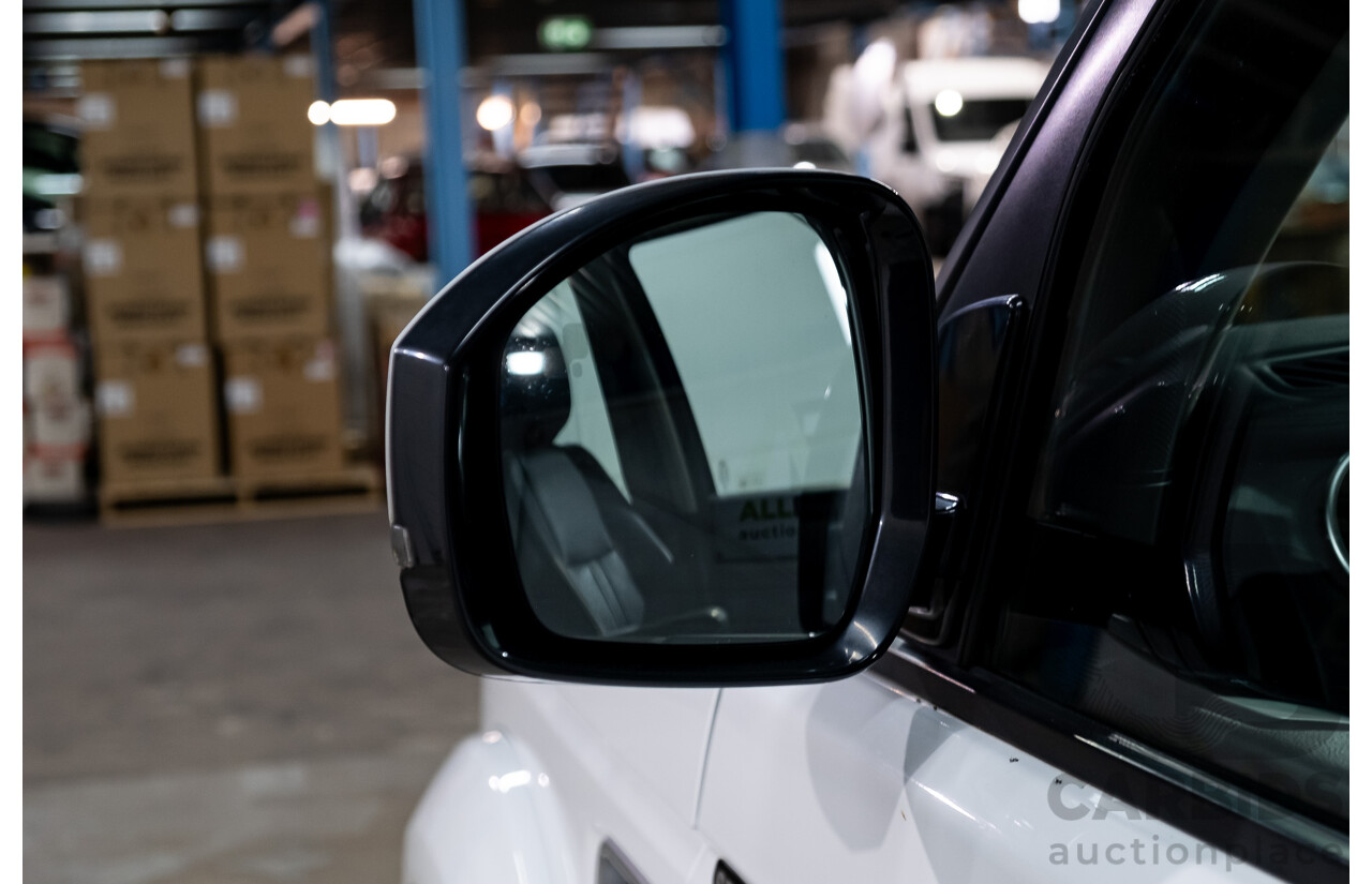 8/2016 Land Rover Discovery SDV6 HSE (4x4) LC MY16.5 4d Wagon Fuji White Twin Turbo Diesel V6 3.0L