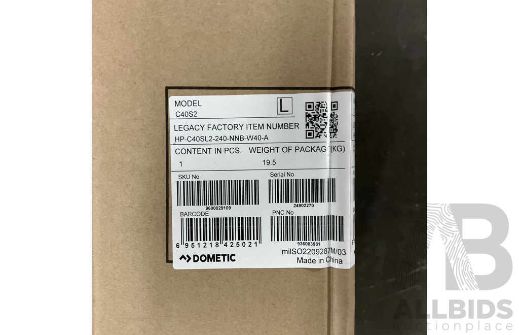 DOMETIC HiPro Evolution Compressor 40L-Class 33L Left Hinged Mini Bar Fridge  (C40SL2) - ORP $509