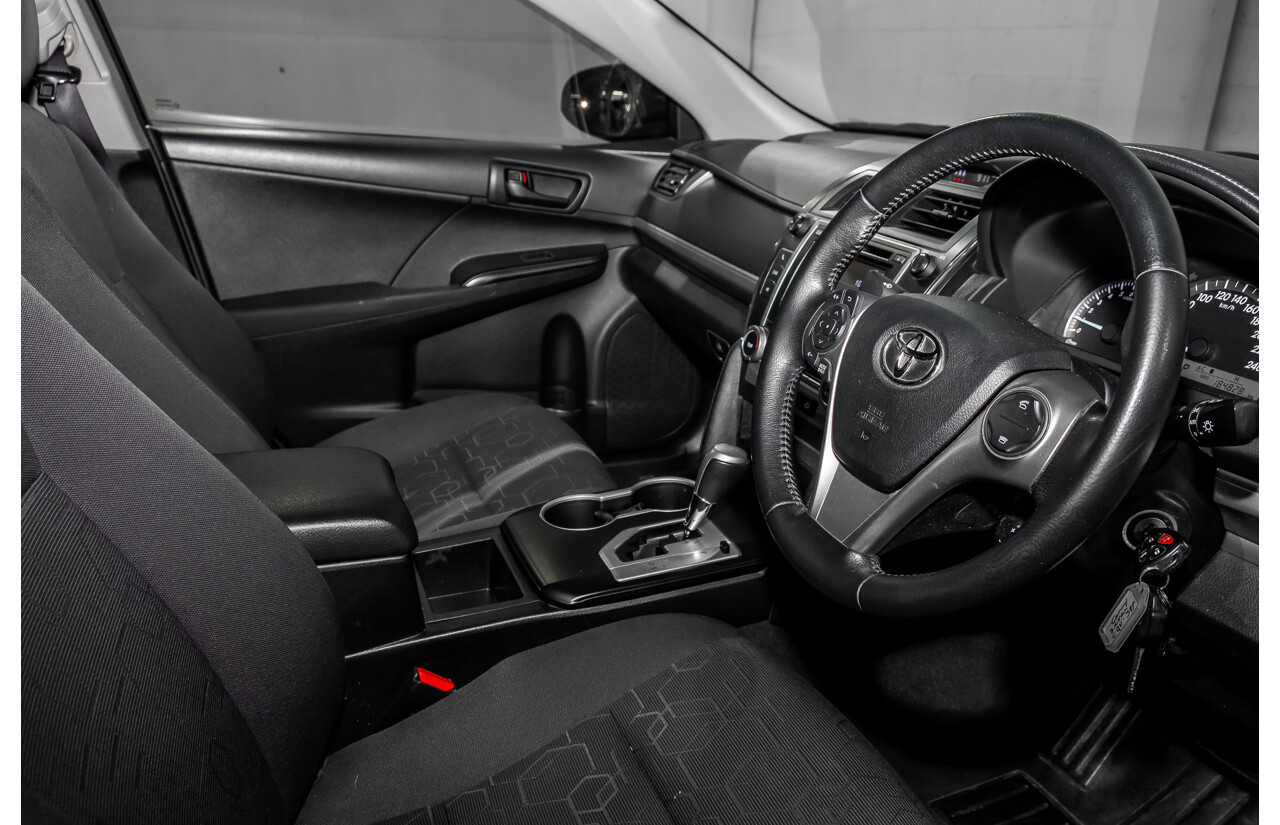 10/2013 Toyota Camry Atara R SE ASV50R 4d Sedan Premium Silver Metallic 2.5L