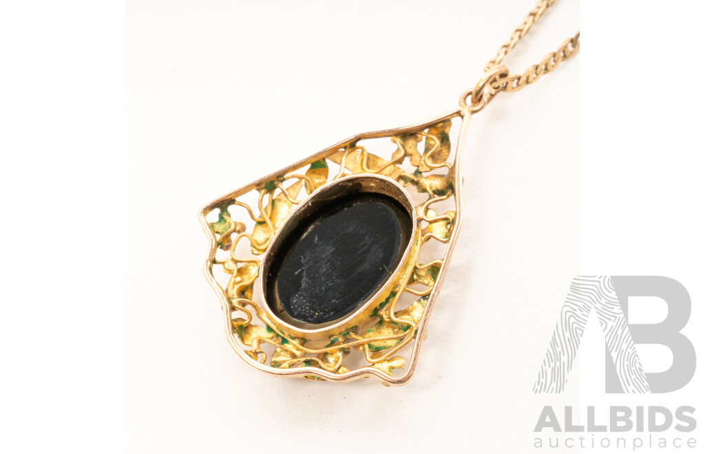 9ct Yellow Gold Chain & Pendant with Australian Opal. Length - 47cms