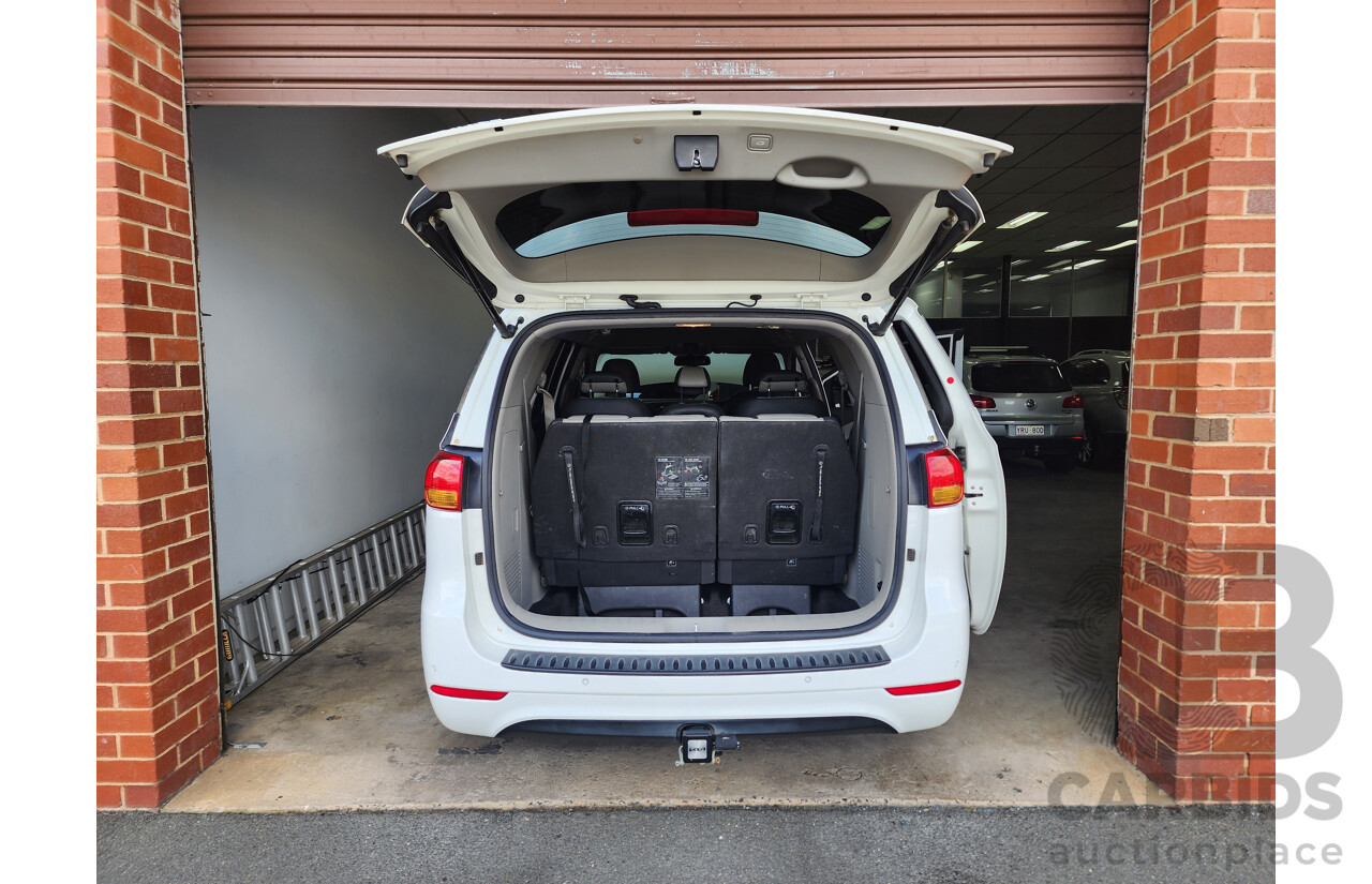 5/2015 Kia Carnival SLi YP MY15 4d Wagon White 2.2L