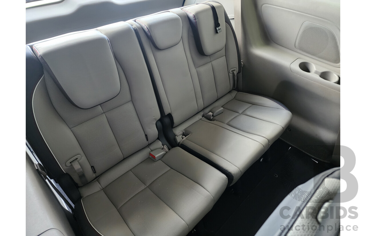 5/2015 Kia Carnival SLi YP MY15 4d Wagon White 2.2L