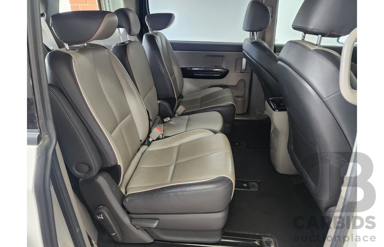 5/2015 Kia Carnival SLi YP MY15 4d Wagon White 2.2L