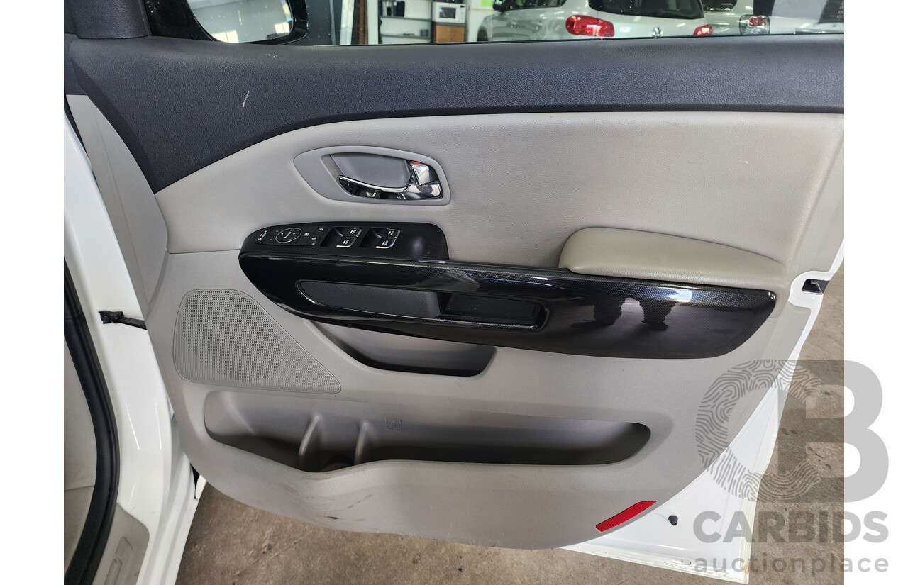 5/2015 Kia Carnival SLi YP MY15 4d Wagon White 2.2L