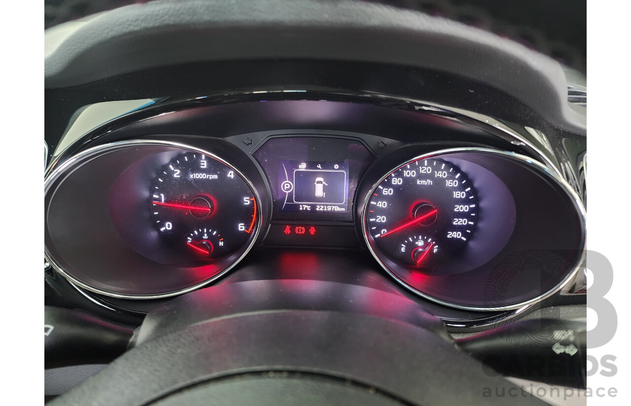 5/2015 Kia Carnival SLi YP MY15 4d Wagon White 2.2L