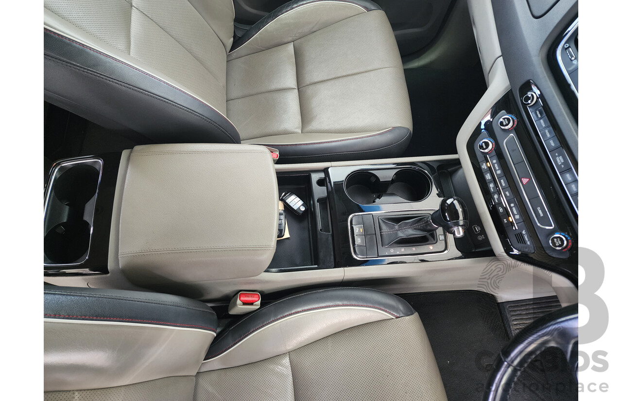 5/2015 Kia Carnival SLi YP MY15 4d Wagon White 2.2L