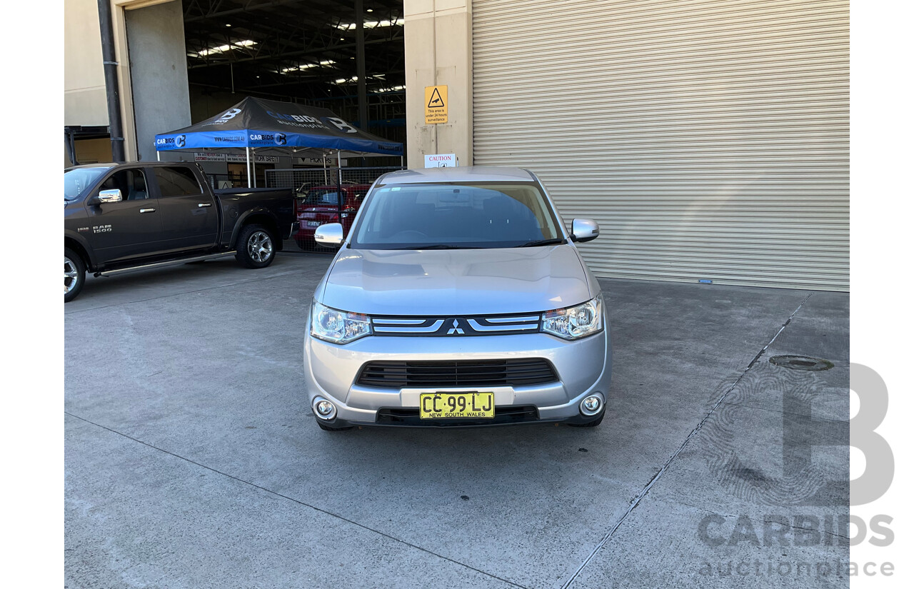 09/2013 Mitsubishi Outlander LS (4x2) FWD ZJ MY14 4D Wagon Silver 2.0L