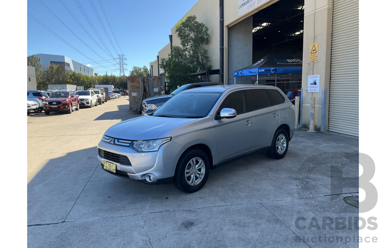 09/2013 Mitsubishi Outlander LS (4x2) FWD ZJ MY14 4D Wagon Silver 2.0L