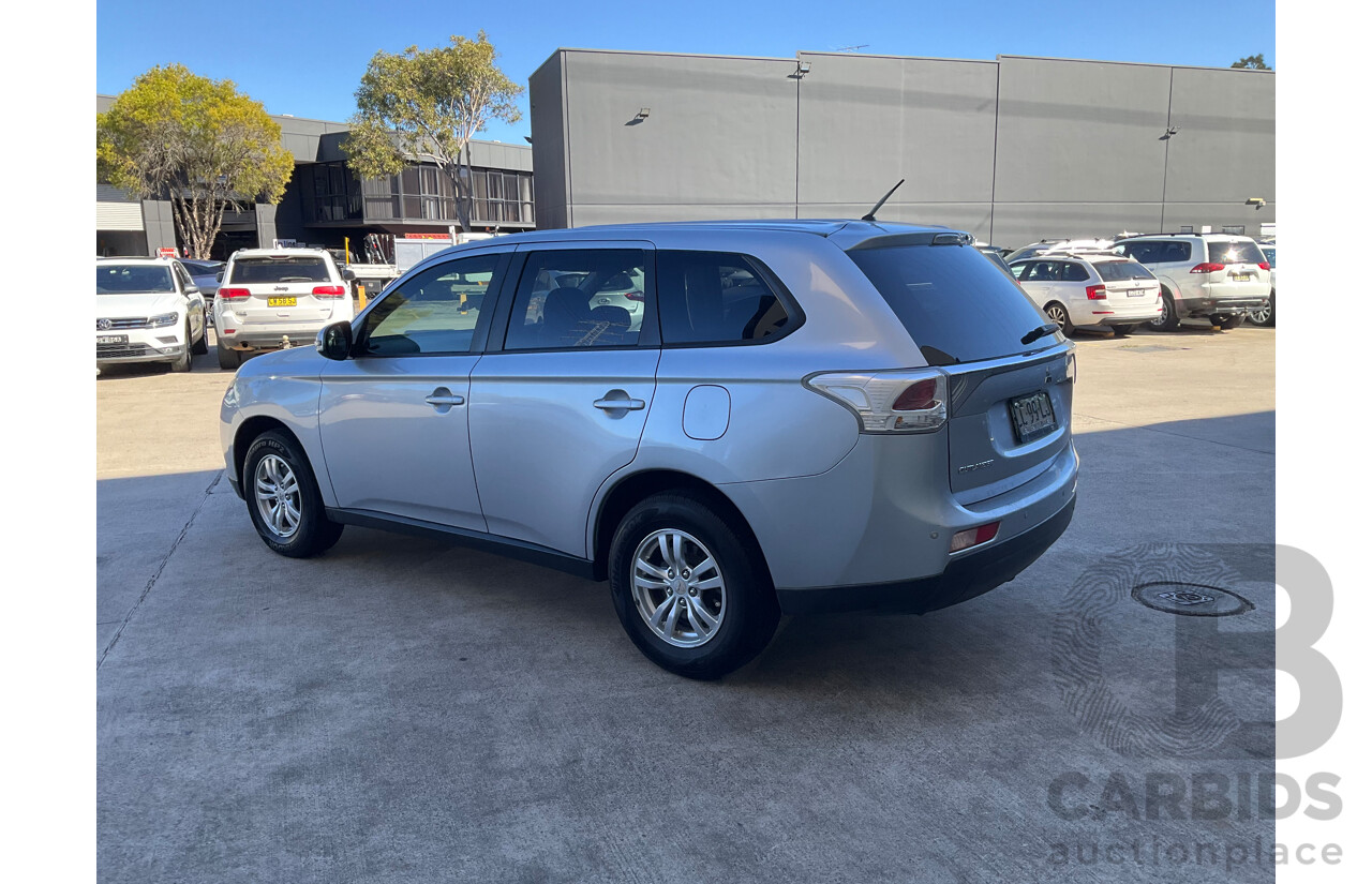 09/2013 Mitsubishi Outlander LS (4x2) FWD ZJ MY14 4D Wagon Silver 2.0L