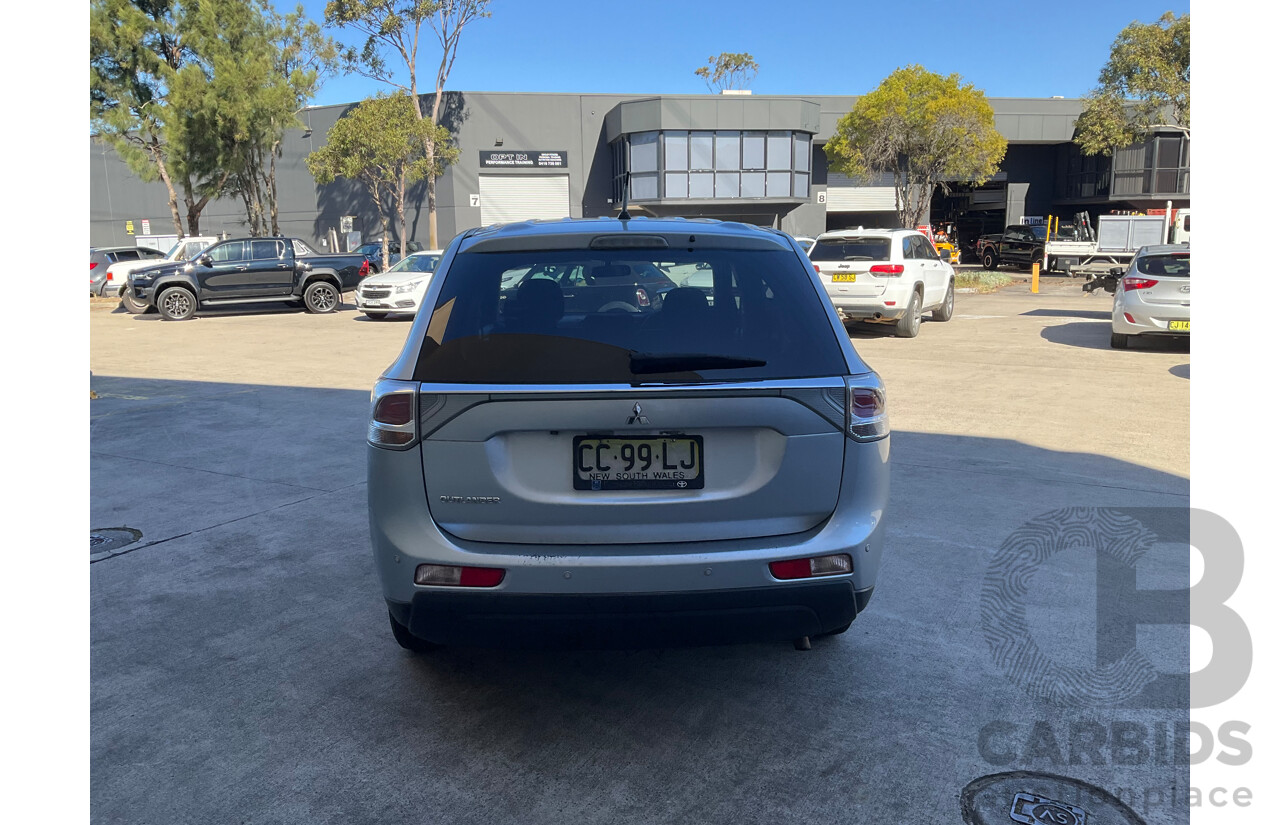 09/2013 Mitsubishi Outlander LS (4x2) FWD ZJ MY14 4D Wagon Silver 2.0L