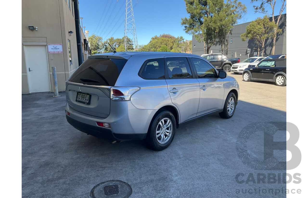 09/2013 Mitsubishi Outlander LS (4x2) FWD ZJ MY14 4D Wagon Silver 2.0L