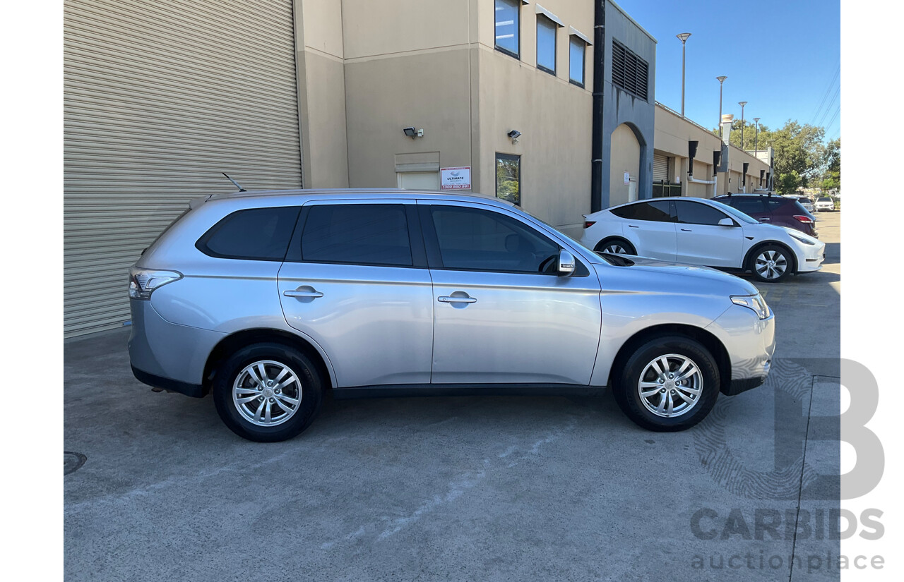 09/2013 Mitsubishi Outlander LS (4x2) FWD ZJ MY14 4D Wagon Silver 2.0L