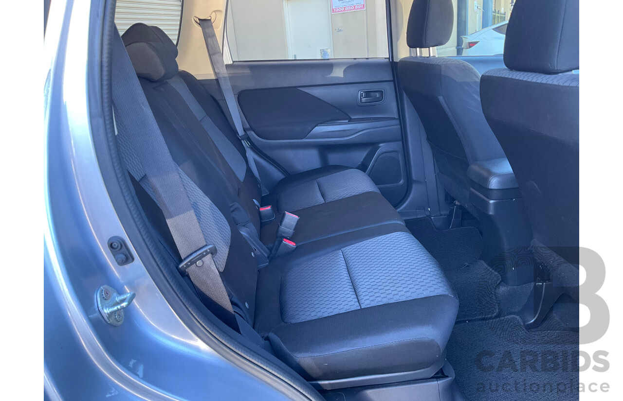09/2013 Mitsubishi Outlander LS (4x2) FWD ZJ MY14 4D Wagon Silver 2.0L