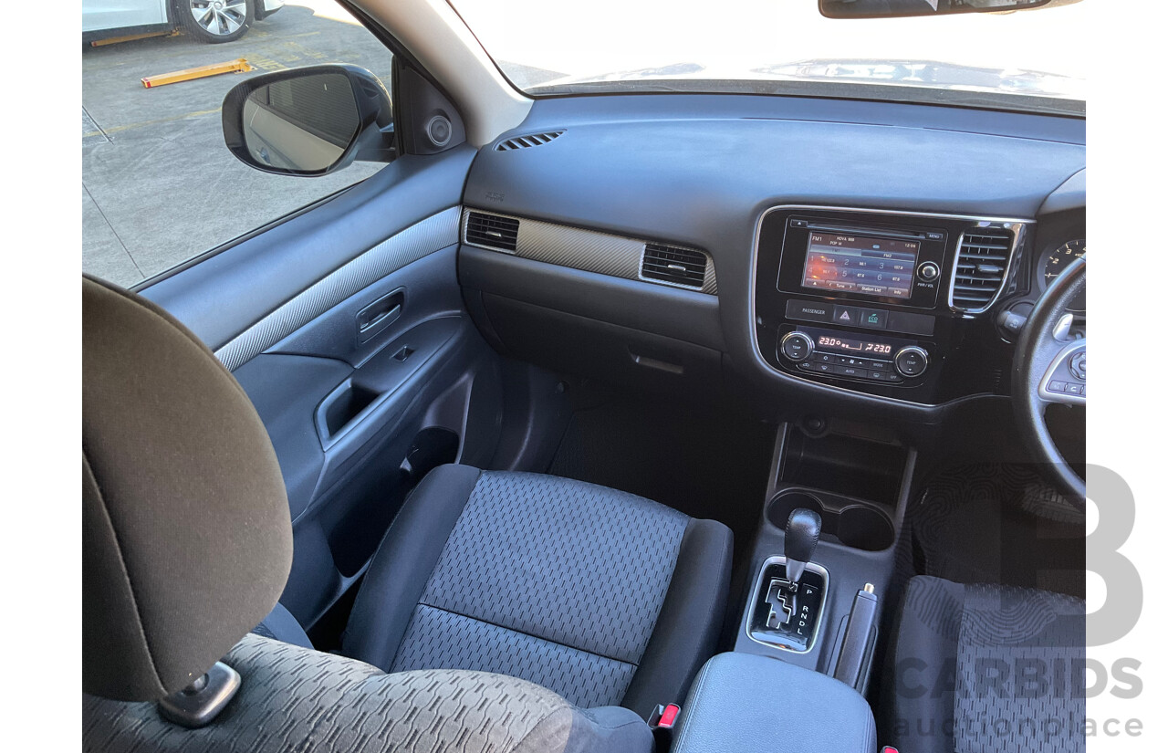 09/2013 Mitsubishi Outlander LS (4x2) FWD ZJ MY14 4D Wagon Silver 2.0L