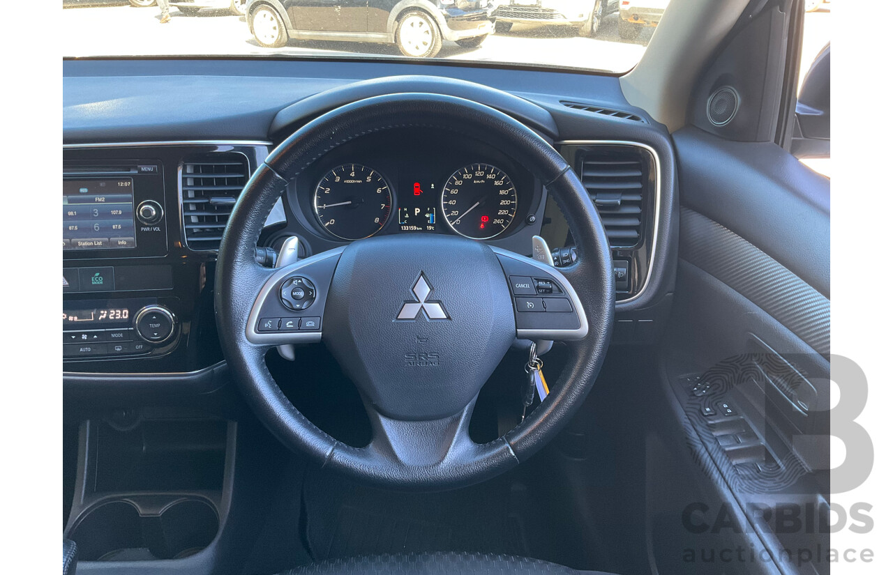 09/2013 Mitsubishi Outlander LS (4x2) FWD ZJ MY14 4D Wagon Silver 2.0L