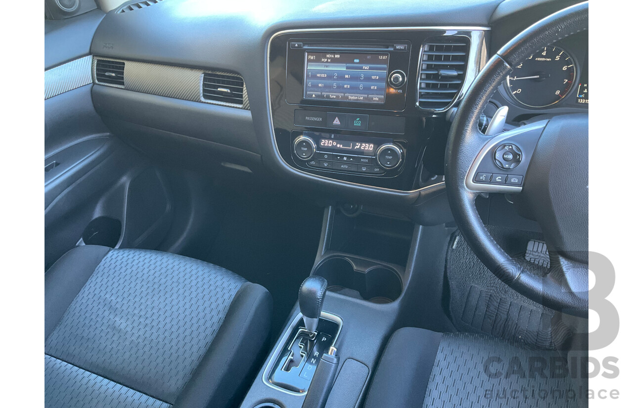 09/2013 Mitsubishi Outlander LS (4x2) FWD ZJ MY14 4D Wagon Silver 2.0L