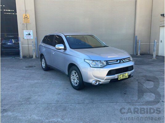 09/2013 Mitsubishi Outlander LS (4x2) FWD ZJ MY14 4D Wagon Silver 2.0L