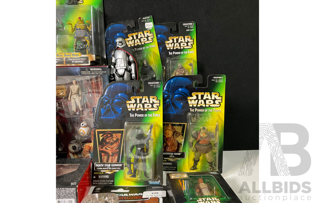 Collection of Star Wars Figures and Magazine