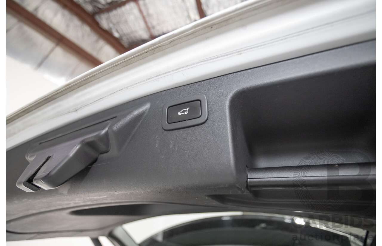 1/2018 Land Rover Discovery Sport TD4 (132kW) HSE 7 Seater (AWD) L550 MY18 4D Wagon Polaris White Turbo Diesel 2.0L