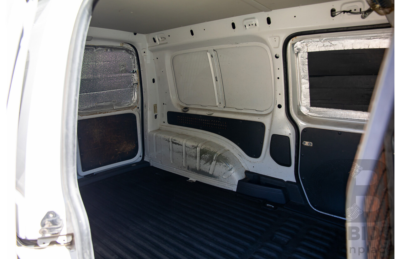 6/2011 Volkswagen Caddy Maxi TDI250 2K MY11 5d Van White Turbo Diesel 1.6L