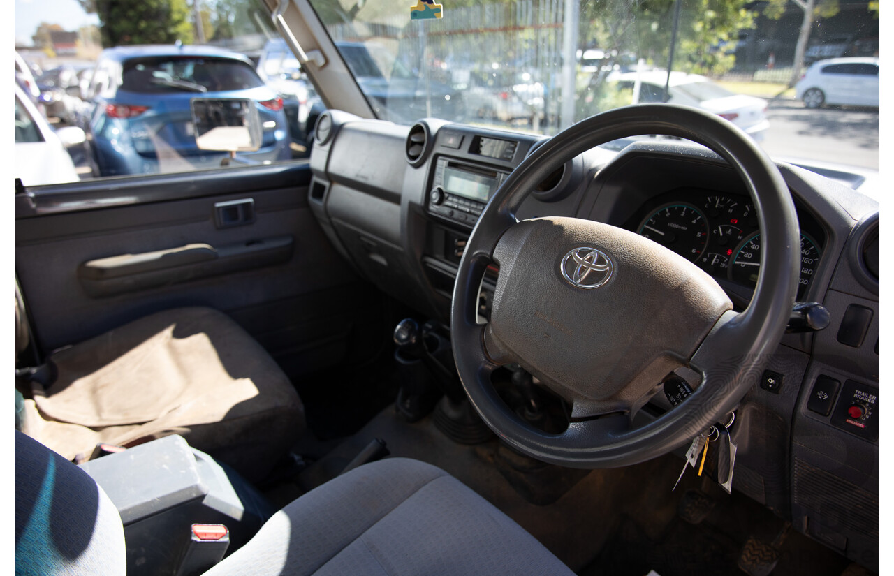 02/2017 Toyota Landcruiser GXL (4x4) LC70 VDJ79R MY17 C/Chas Magnetic Grey Turbo Diesel 4.5L V8