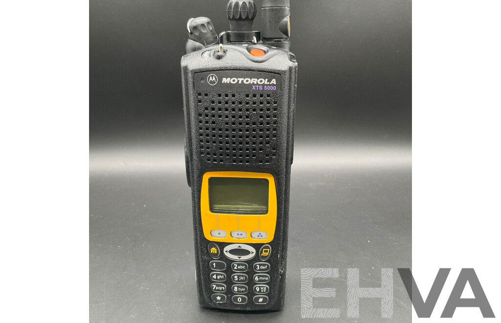 MOTOROLA (XTS 5000) Digital Portable Two-Way Radio