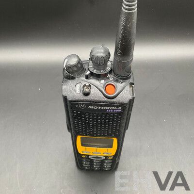 MOTOROLA (XTS 5000) Digital Portable Two-Way Radio