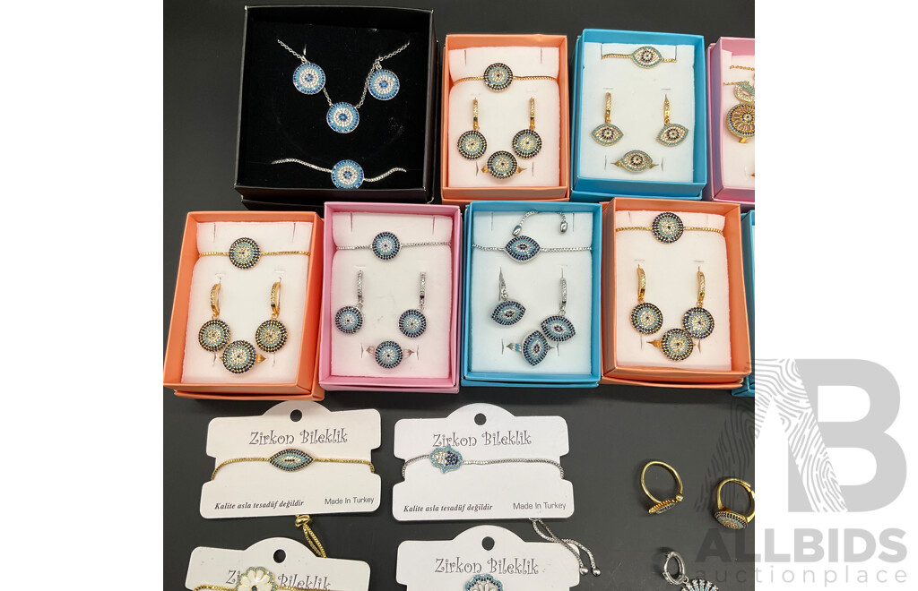 Assorted Costume Jewellery - Lot of 23