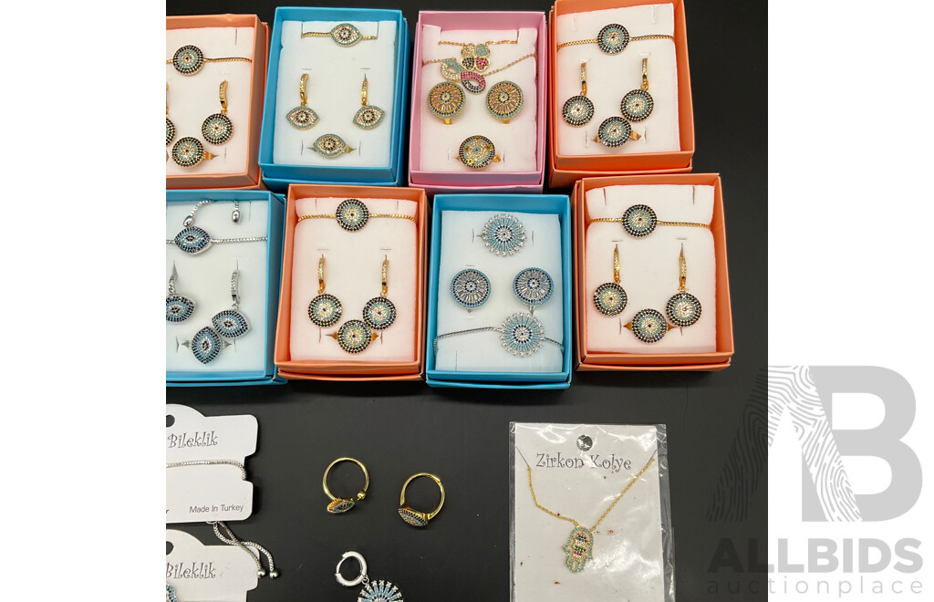 Assorted Costume Jewellery - Lot of 23