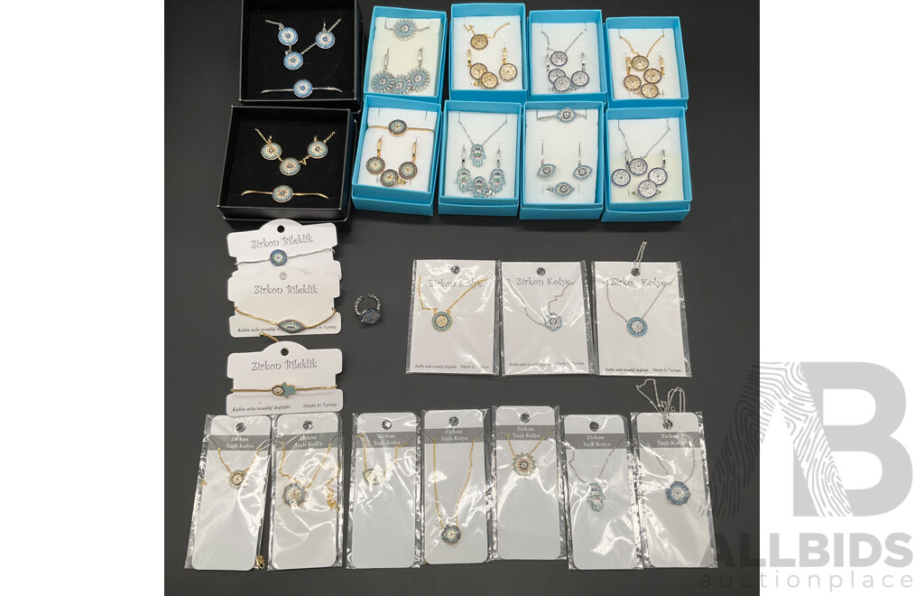 Assorted Costume Jewellery - Lot of 23