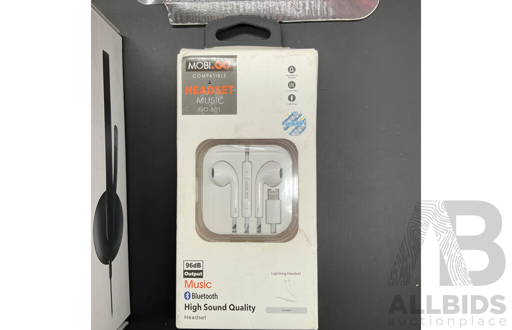 CYGNETT Power Bank, Mobi.Go Earbuds, LOGITECH H340 Headset and DYNABOOK 64GB Micro SDXC Card - Lot of 4