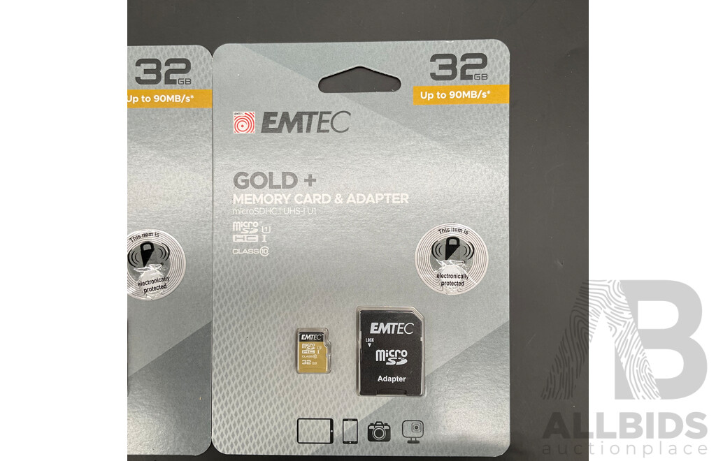 QUANTUM Torch, CHEERBLE Pet Toy, FUZION Pocket Scale, DYNABOOK 64GB Micro SDXC Card, EMTEC 32GB Card (2x) and Assorted Alkaline Battery Pack  - Lot of 7