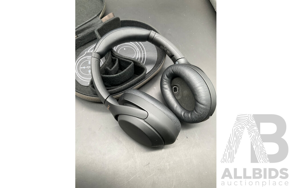 SONY Noise Canceling Wireless Headphones (WH-1000XM4)