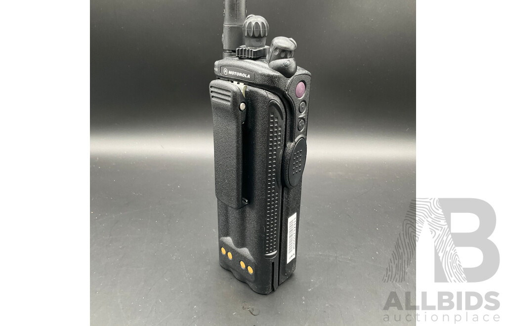 MOTOROLA (XTS 5000) Digital Portable Two-Way Radio