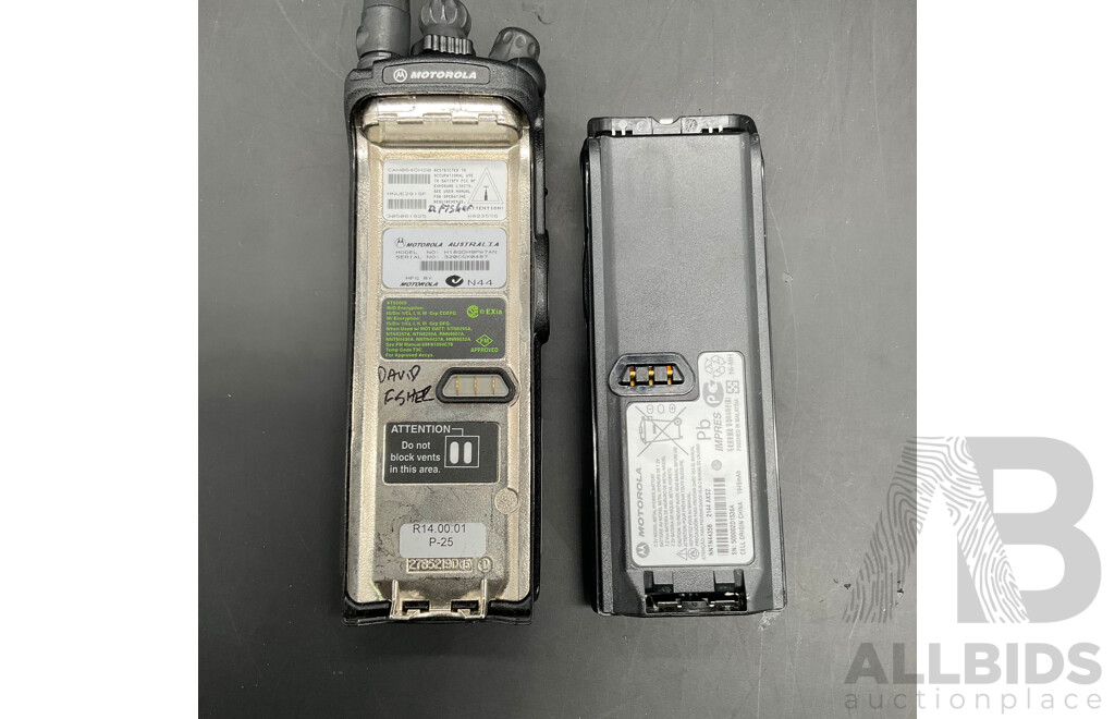 MOTOROLA (XTS 5000) Digital Portable Two-Way Radio