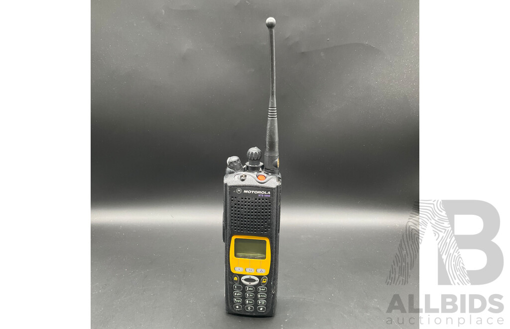 MOTOROLA (XTS 5000) Digital Portable Two-Way Radio