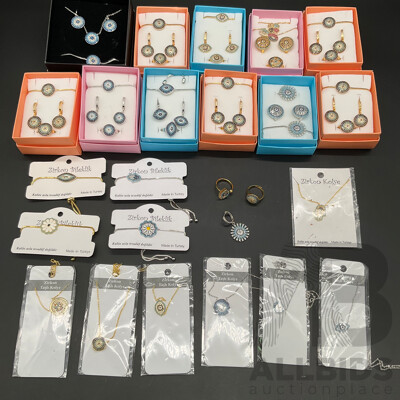 Assorted Costume Jewellery - Lot of 23