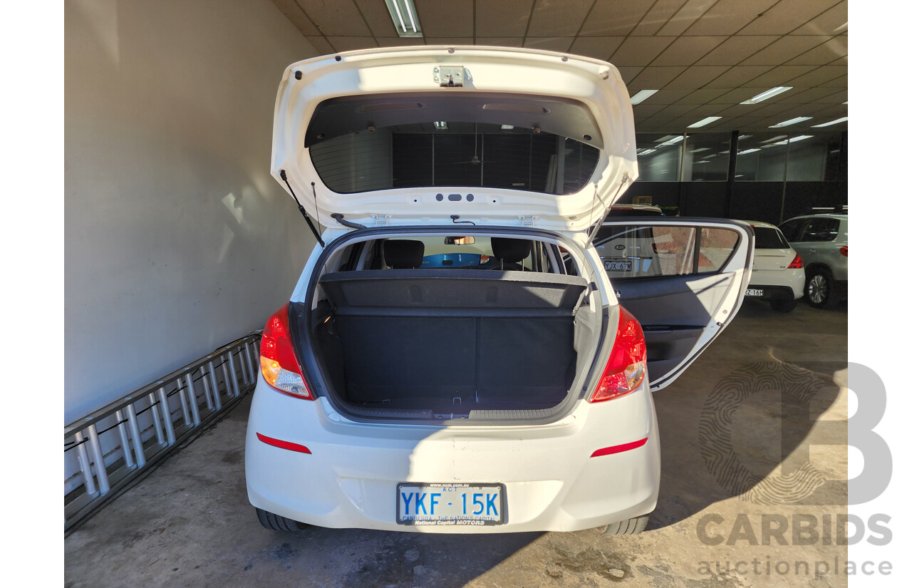 7/2014 Hyundai i20 Active PB MY14 5d Hatchback White 1.4L