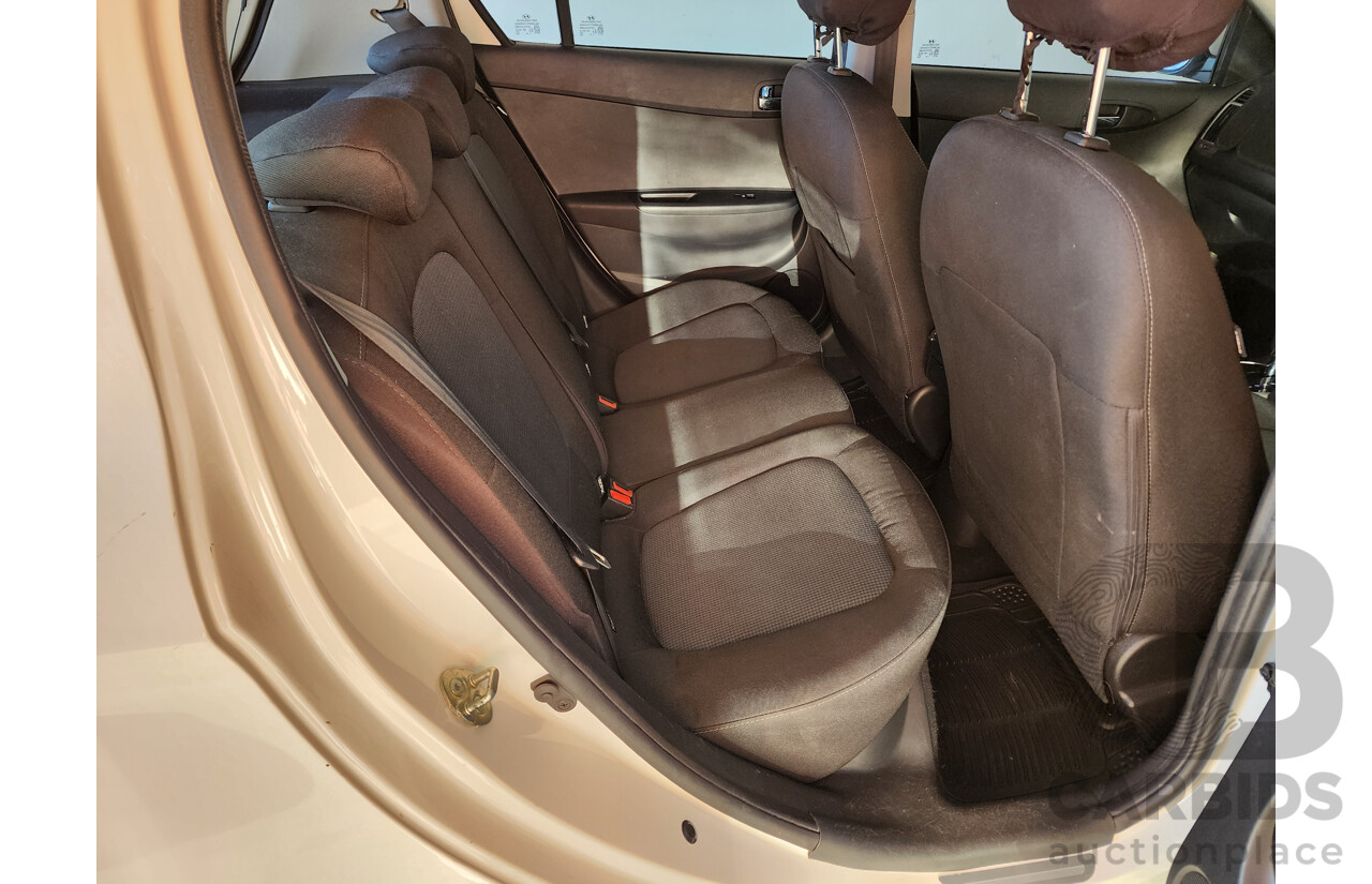 7/2014 Hyundai i20 Active PB MY14 5d Hatchback White 1.4L