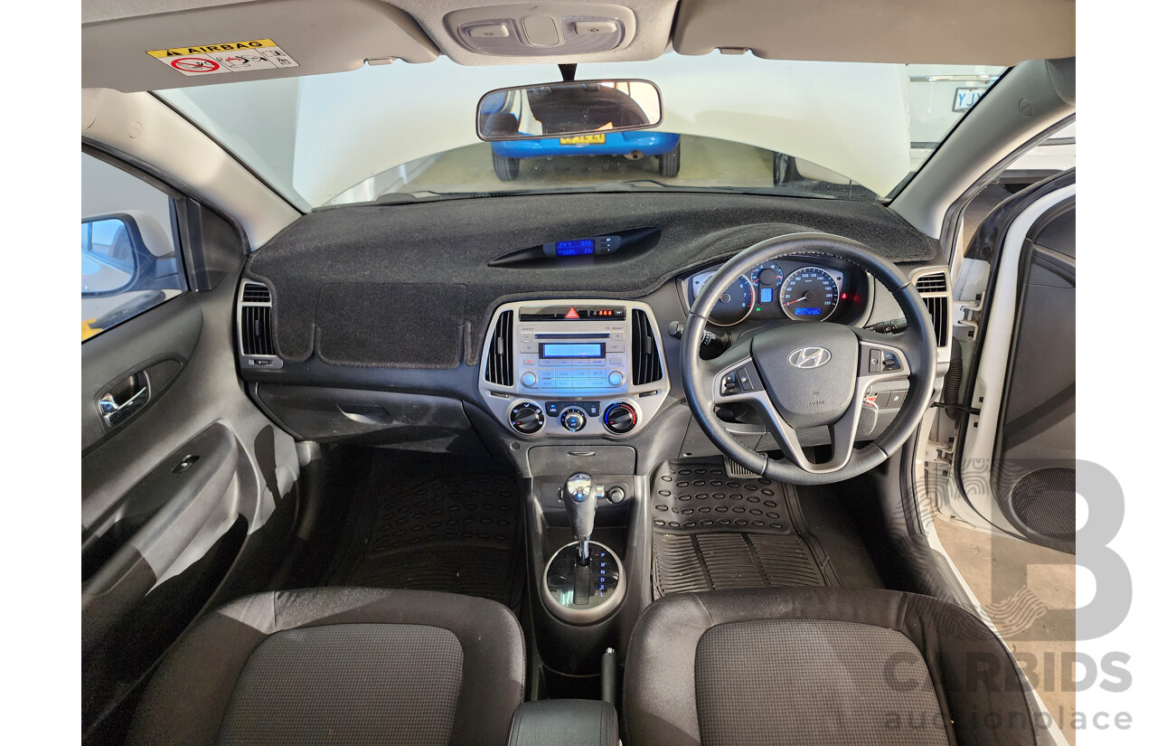 7/2014 Hyundai i20 Active PB MY14 5d Hatchback White 1.4L