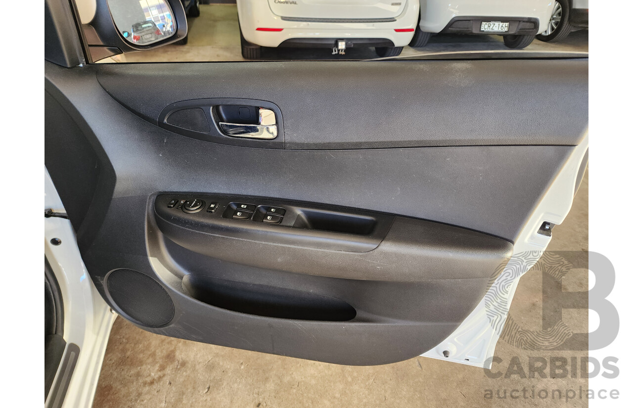 7/2014 Hyundai i20 Active PB MY14 5d Hatchback White 1.4L